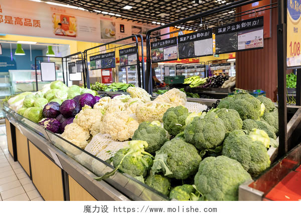 实拍超市超市货架超市内景超市蔬菜蔬菜超市蔬菜货架